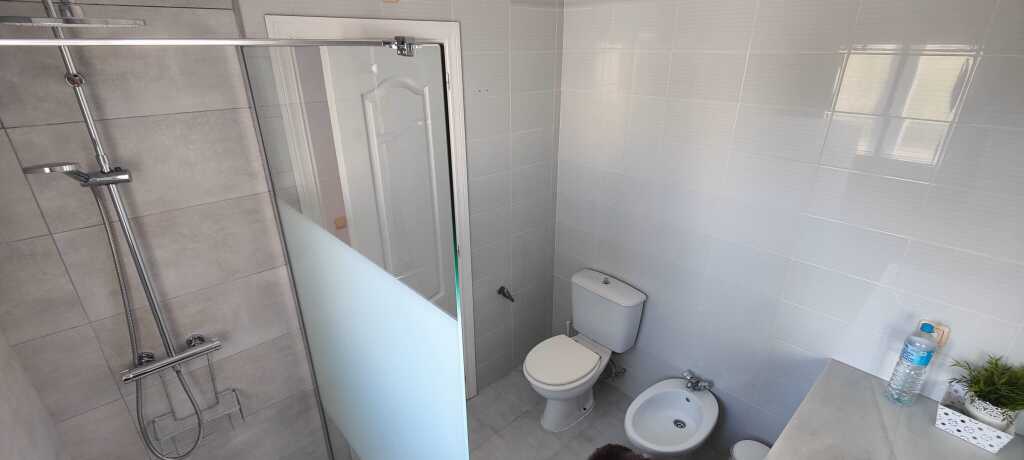 EN VENTA ESPECTACULAR CASA ADOSADA EN MARINA DE CASARES. - foto 9