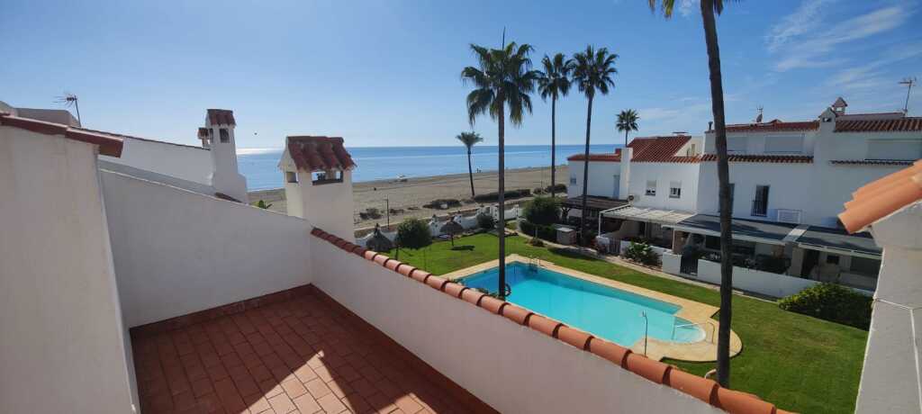 EN VENTA ESPECTACULAR CASA ADOSADA EN MARINA DE CASARES. - foto 13
