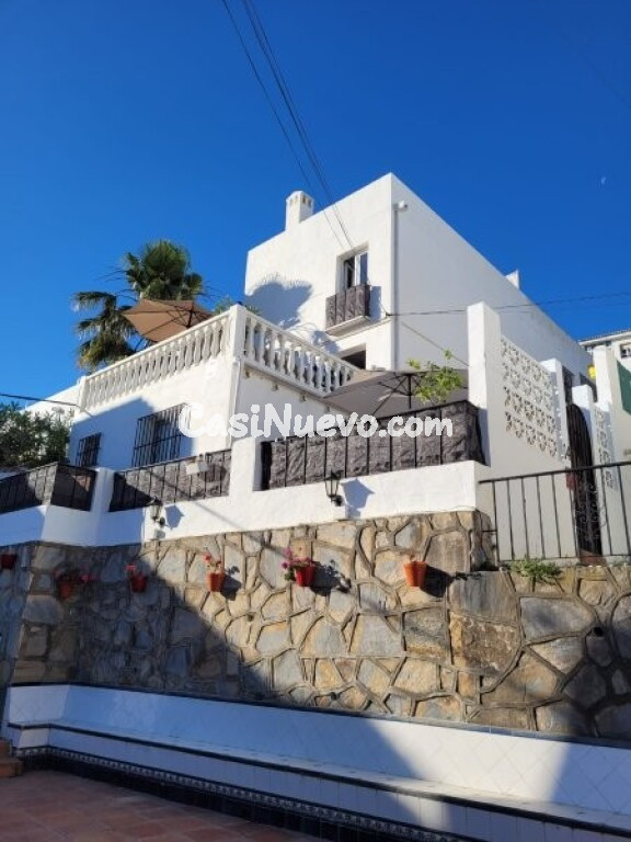 ESPECTACULAR ADOSADO DE 3 DORMITORIOS EN VENTA EN MANILVA PUEBLO