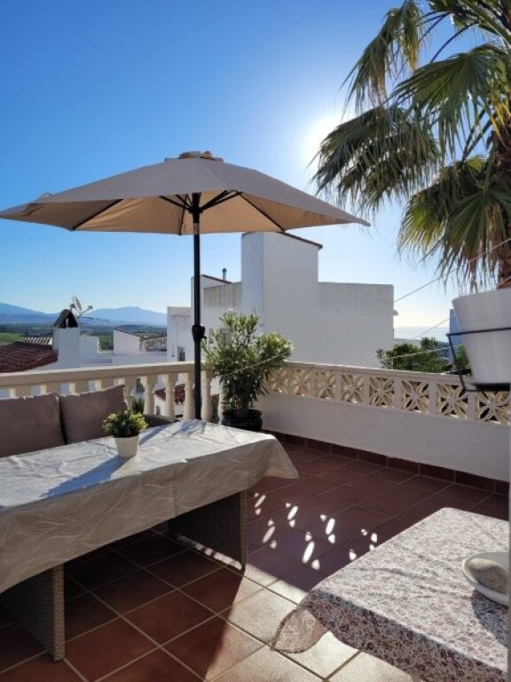 ESPECTACULAR ADOSADO DE 3 DORMITORIOS EN VENTA EN MANILVA PU