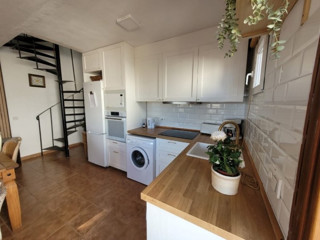 ESPECTACULAR ADOSADO DE 3 DORMITORIOS EN VENTA EN MANILVA PU - foto 2