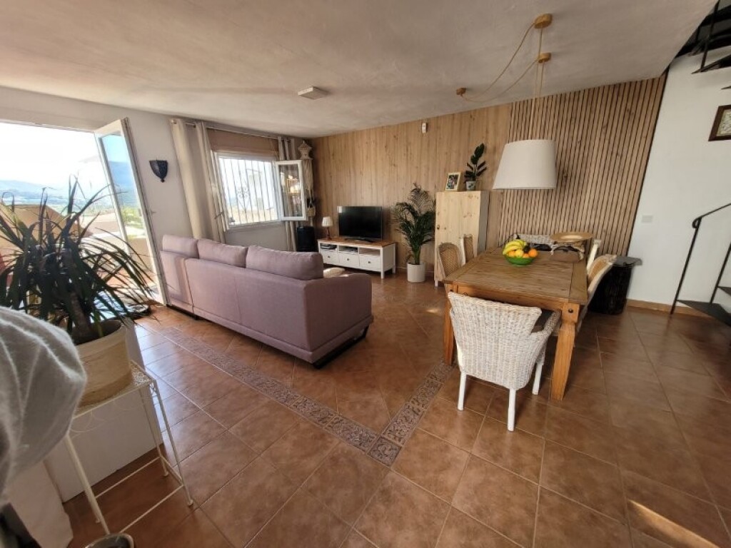 ESPECTACULAR ADOSADO DE 3 DORMITORIOS EN VENTA EN MANILVA PU - foto 3