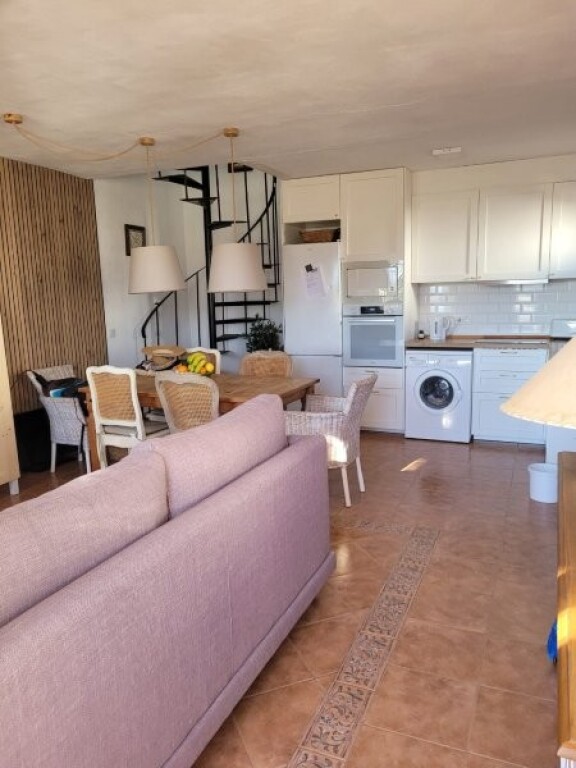 ESPECTACULAR ADOSADO DE 3 DORMITORIOS EN VENTA EN MANILVA PU - foto 4