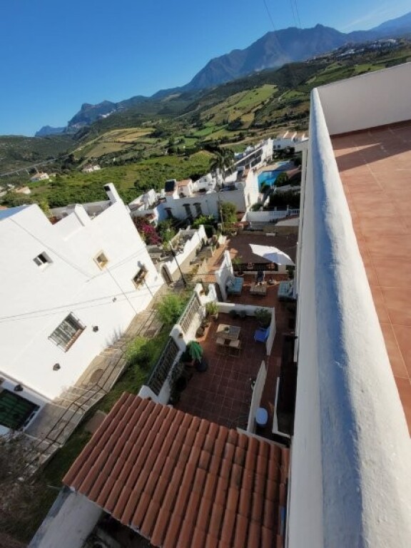 ESPECTACULAR ADOSADO DE 3 DORMITORIOS EN VENTA EN MANILVA PU - foto 6