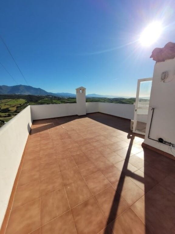 ESPECTACULAR ADOSADO DE 3 DORMITORIOS EN VENTA EN MANILVA PU - foto 20