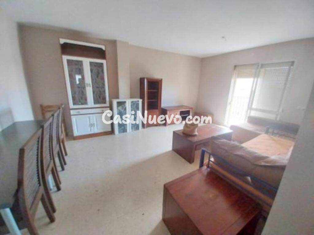 SE VENDE PISO MUY AMPLIO Y LUMINOSO DE 4 habitaciones EN ESTEPONA