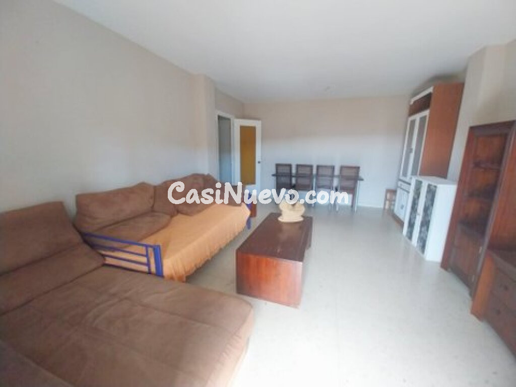 SE VENDE PISO MUY AMPLIO Y LUMINOSO DE 4 habitaciones EN ESTEPONA