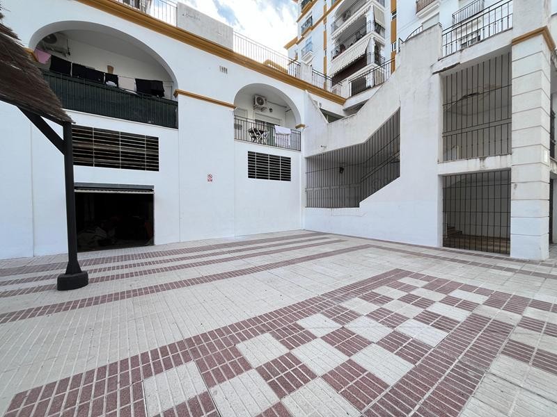 ¡GRAN OPORTUNIDAD EN ESTEPONA! LOCAL COMERCIAL EN BRUTO CON  - foto 4