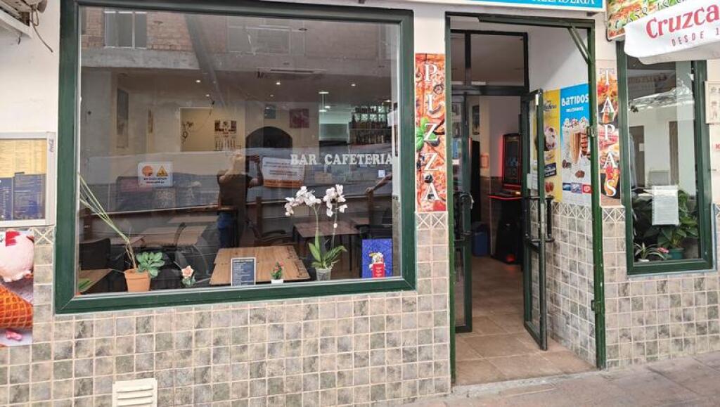 SE VENDE LOCAL DE RESTAURACIÓN EN PLENO FUNCIONAMIENTO EN ES - foto 2