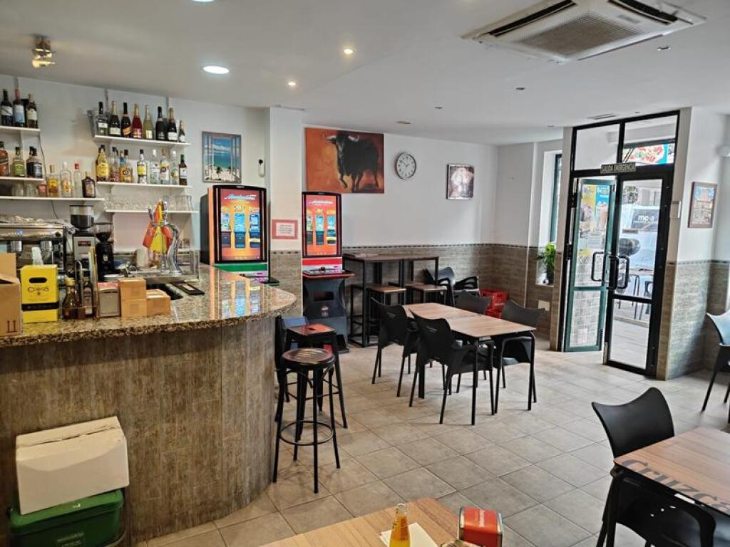 SE VENDE LOCAL DE RESTAURACIÓN EN PLENO FUNCIONAMIENTO EN ES - foto 5