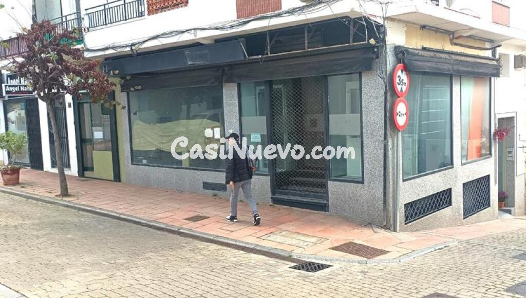 LOCAL EN EL CENTRO DE ESTEPONA CON MUCHAS POSIBILIDADES