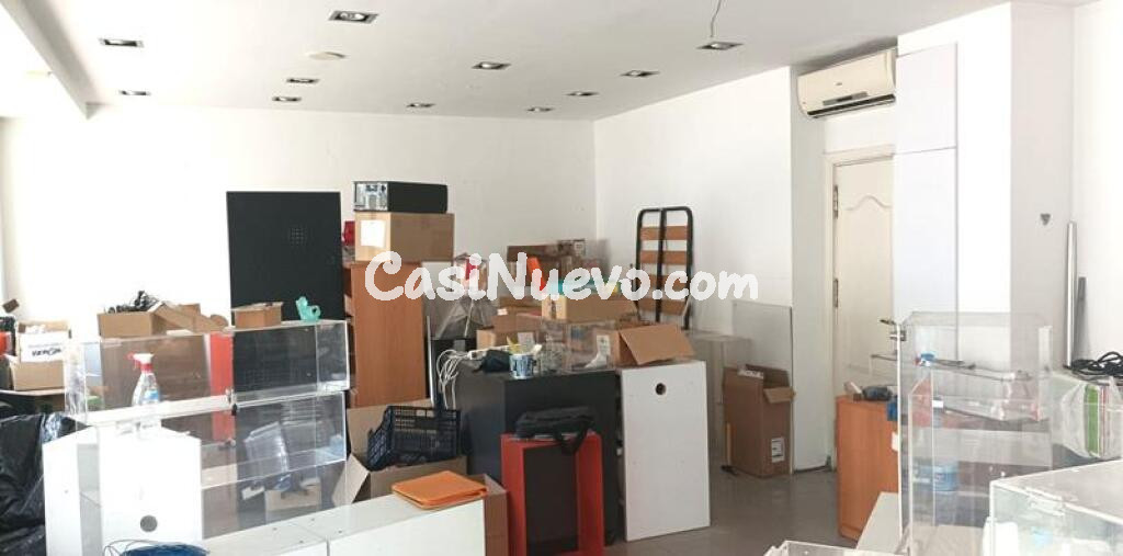 LOCAL EN EL CENTRO DE ESTEPONA CON MUCHAS POSIBILIDADES