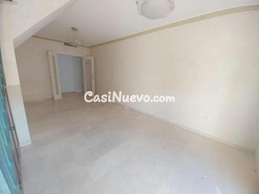 ÁTICO DÚPLEX DE 3 habitaciones, GARAJE Y TRASTERO  EN RECINTO CON PISCINA