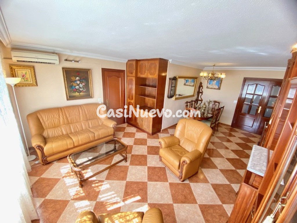 OPORTUNIDAD ÚNICA: VIVIENDA CON VISTAS ESPECTACULARES EN RECINTO CERRADO CON JARDINES Y ZONA INFANTIL