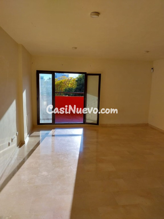 ¡VIVIENDA DE 2 DORMITORIOS A UN PASO DEL MAR EN ESTEPONA!