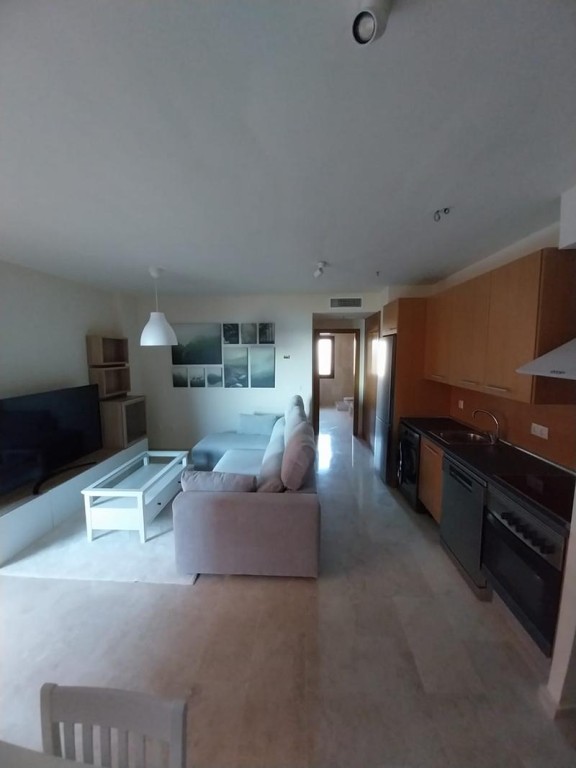 ¡OPORTUNIDAD ÚNICA EN ESTEPONA: PISO AMUEBLADO CON VISTAS AL - foto 2