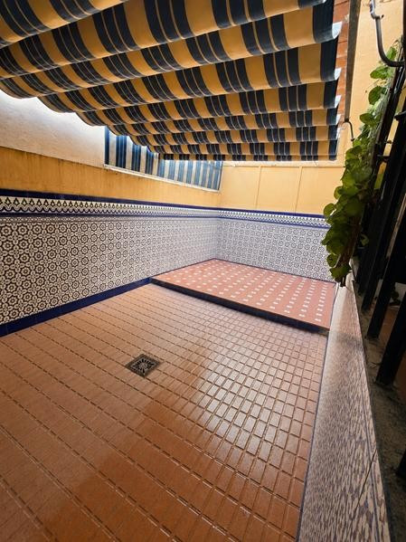 CASA ADOSADA CON UN EMPLAZAMIENTO ÚNICO EN CENTRO ESTEPONA - foto 2