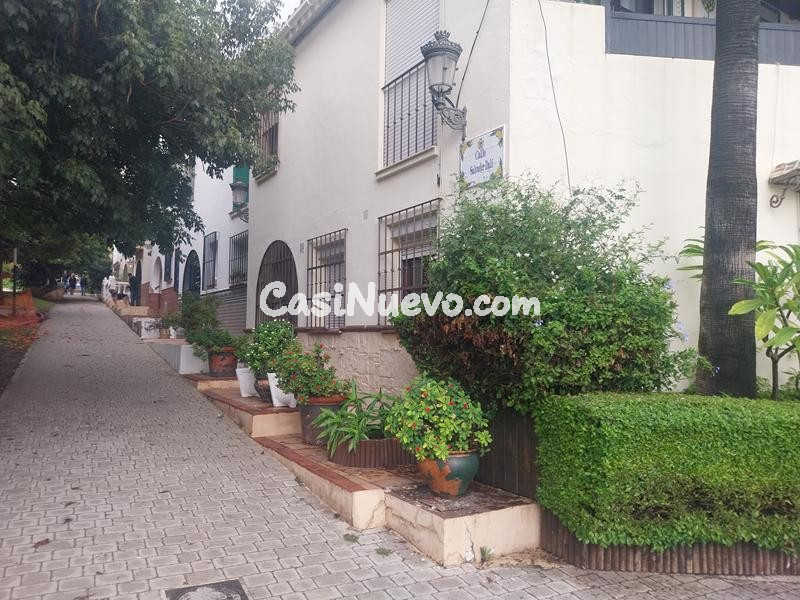 CASA ADOSADA CON UN EMPLAZAMIENTO ÚNICO EN CENTRO ESTEPONA