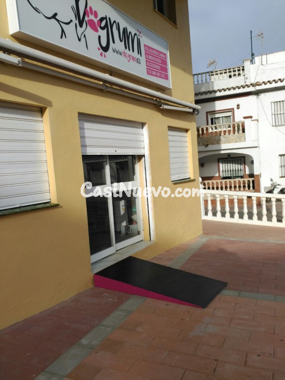 SE ALQUILA EN SABINILLAS LOCAL COMERCIAL EN EL CENTRO DEL NÚCLEO URBANO