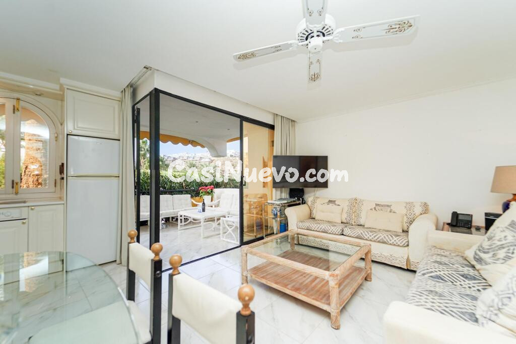 Apartamento exclusivo en el popular complejo Aquamarina: en primera línea de playa.