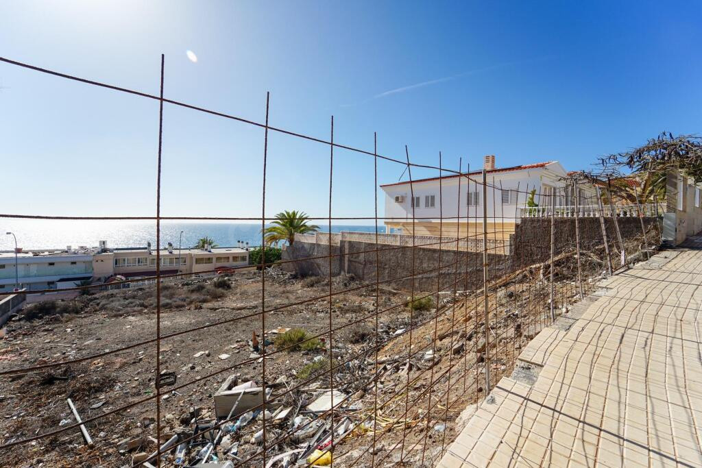 Terreno único en Arguineguín – 695 m2 con gran potencial y v