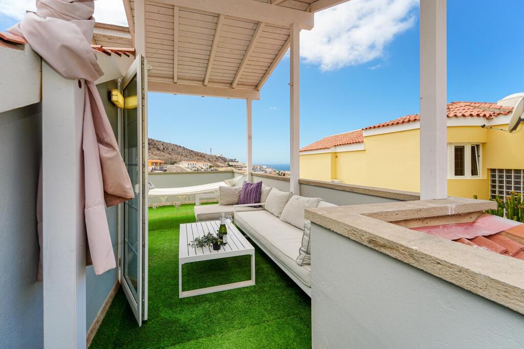 Amplia casa adosada de 6 dormitorios con apartamento indepen - foto 4