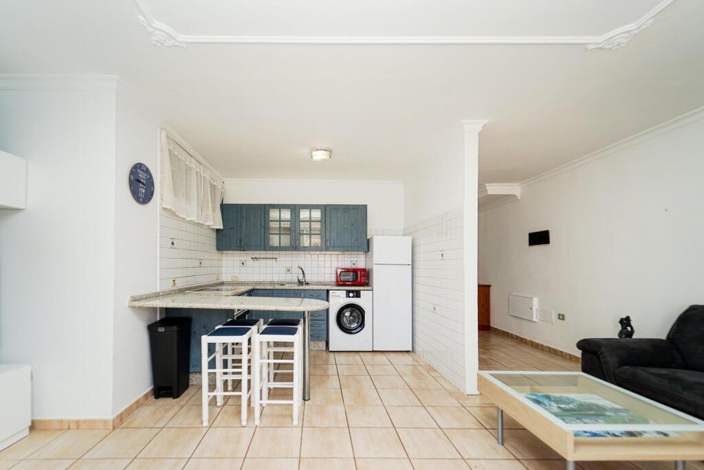 Amplia casa adosada de 6 dormitorios con apartamento indepen - foto 6