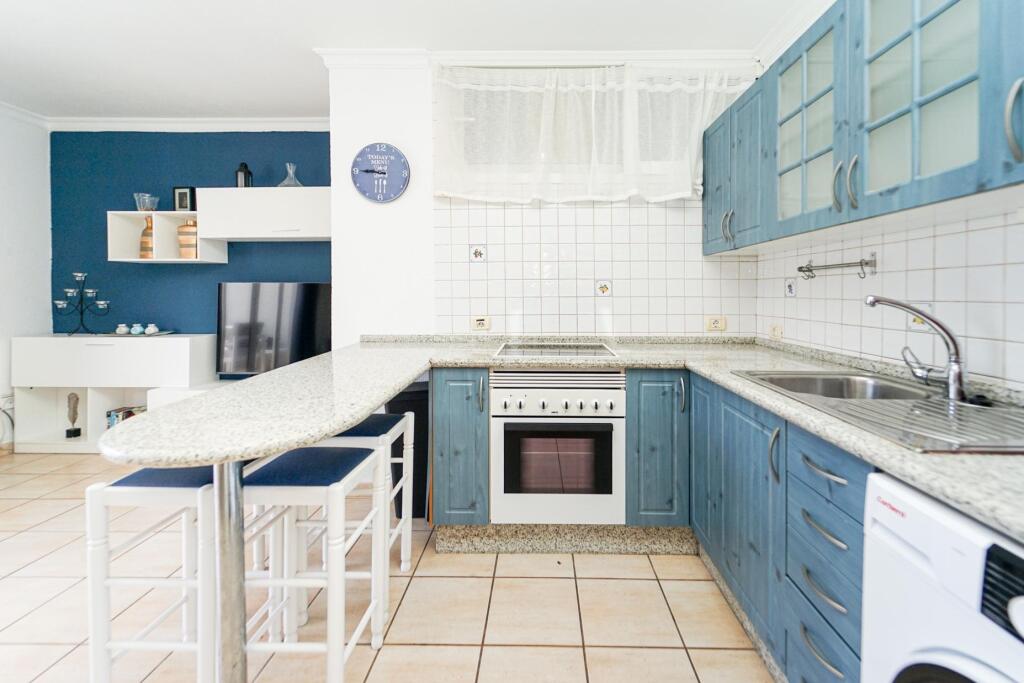 Amplia casa adosada de 6 dormitorios con apartamento indepen - foto 7