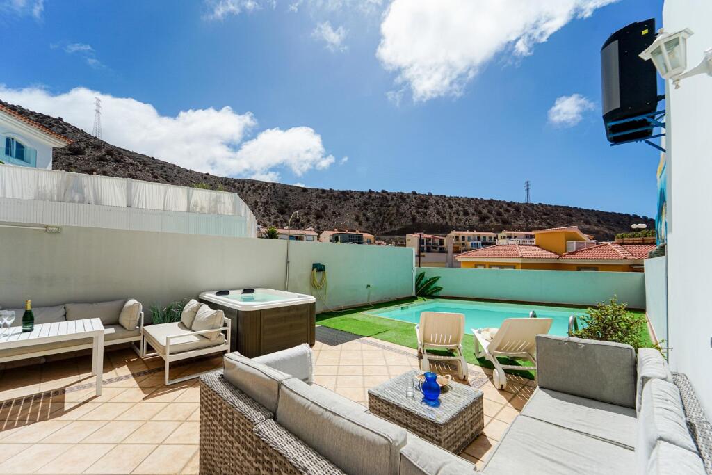 Amplia casa adosada de 6 dormitorios con apartamento indepen - foto 9