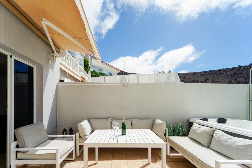 Amplia casa adosada de 6 dormitorios con apartamento indepen - foto 10