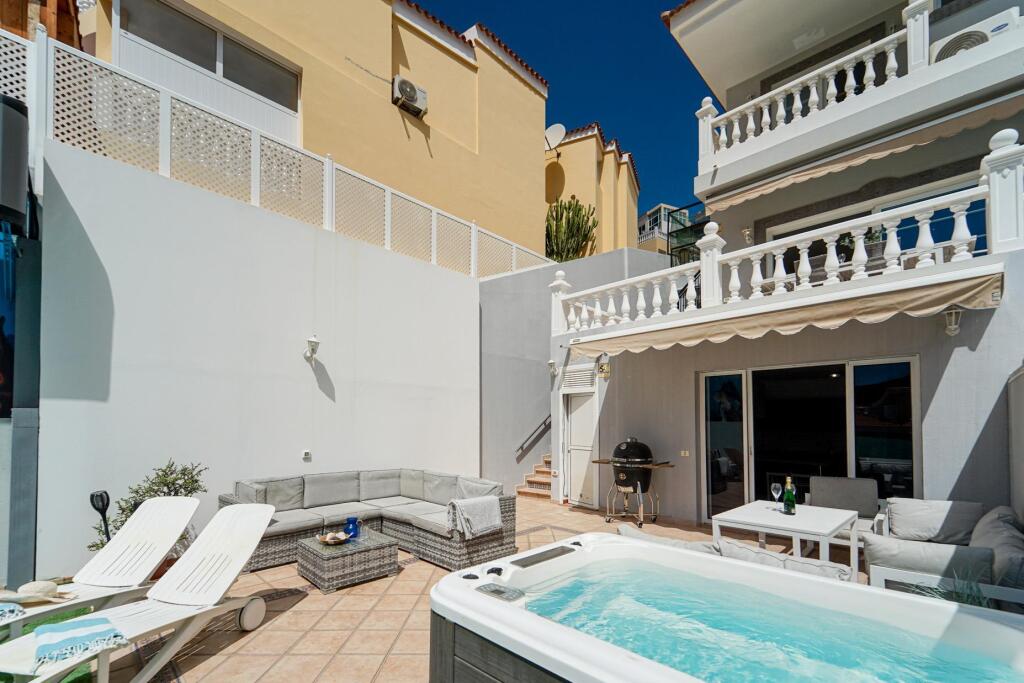 Amplia casa adosada de 6 dormitorios con apartamento indepen - foto 11