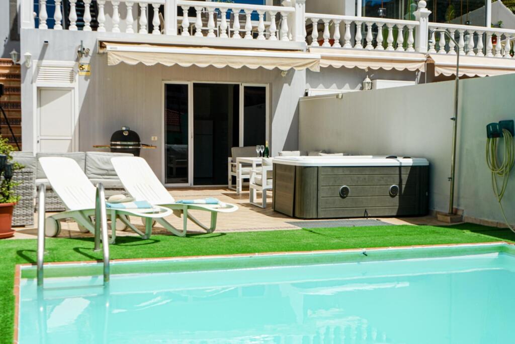 Amplia casa adosada de 6 dormitorios con apartamento indepen - foto 12