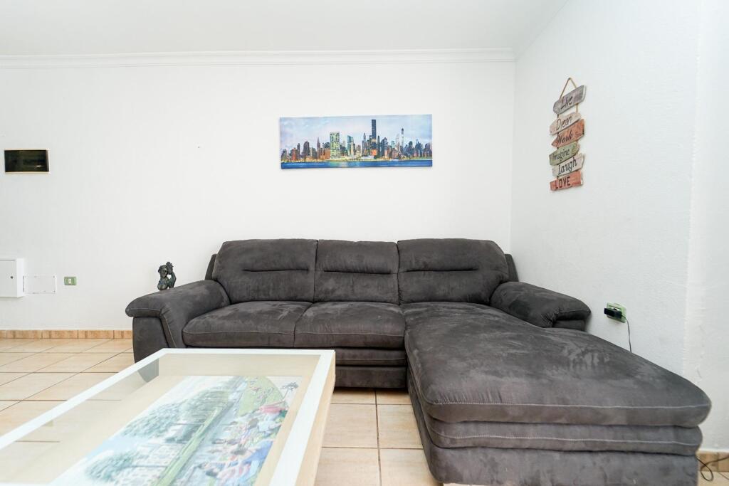 Amplia casa adosada de 6 dormitorios con apartamento indepen - foto 16