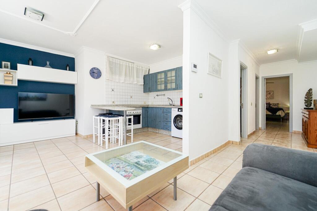 Amplia casa adosada de 6 dormitorios con apartamento indepen - foto 17