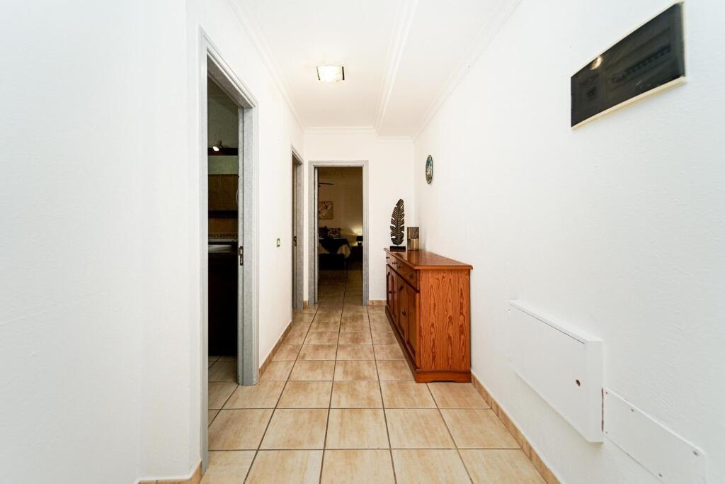 Amplia casa adosada de 6 dormitorios con apartamento indepen - foto 18