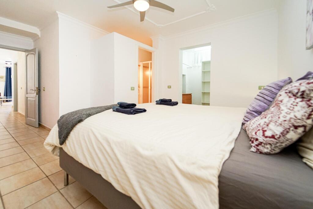 Amplia casa adosada de 6 dormitorios con apartamento indepen - foto 25