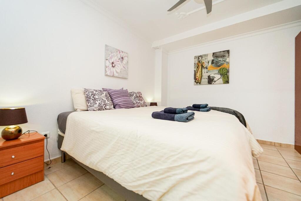 Amplia casa adosada de 6 dormitorios con apartamento indepen - foto 32