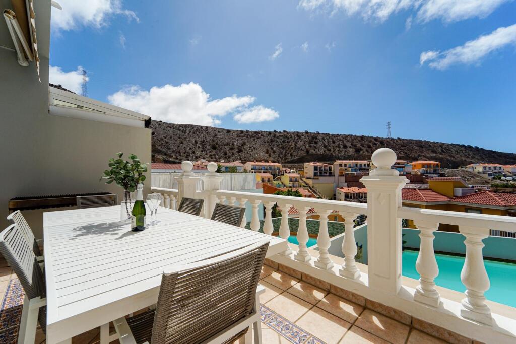 Amplia casa adosada de 6 dormitorios con apartamento indepen - foto 35