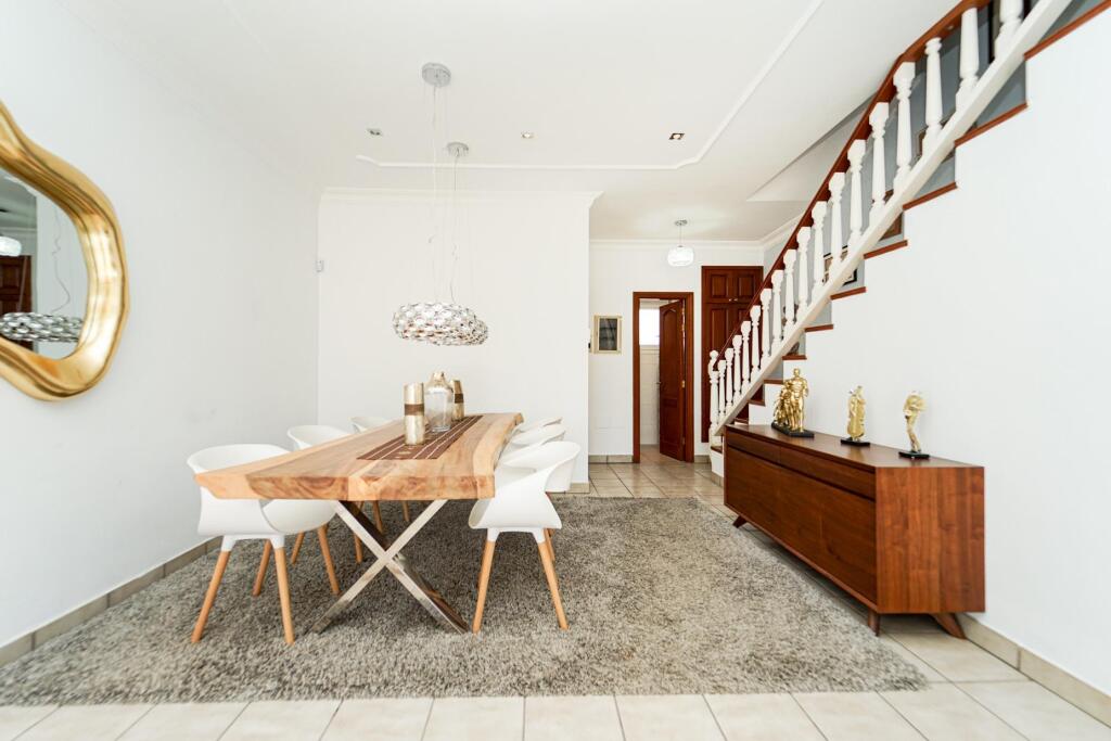 Amplia casa adosada de 6 dormitorios con apartamento indepen - foto 43