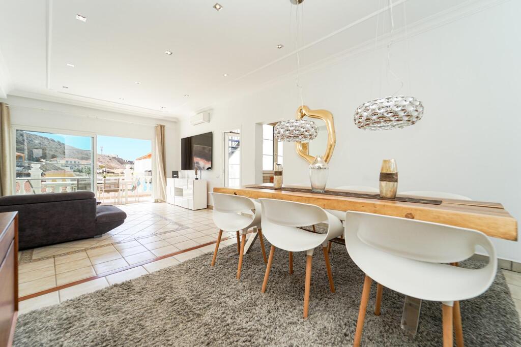 Amplia casa adosada de 6 dormitorios con apartamento indepen - foto 47