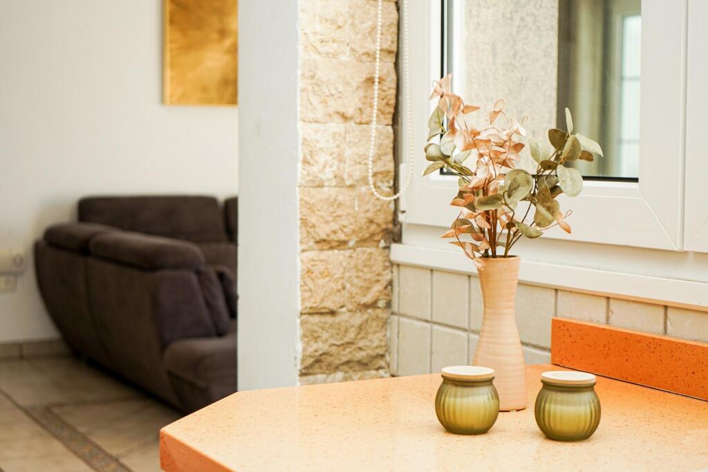 Amplia casa adosada de 6 dormitorios con apartamento indepen - foto 48