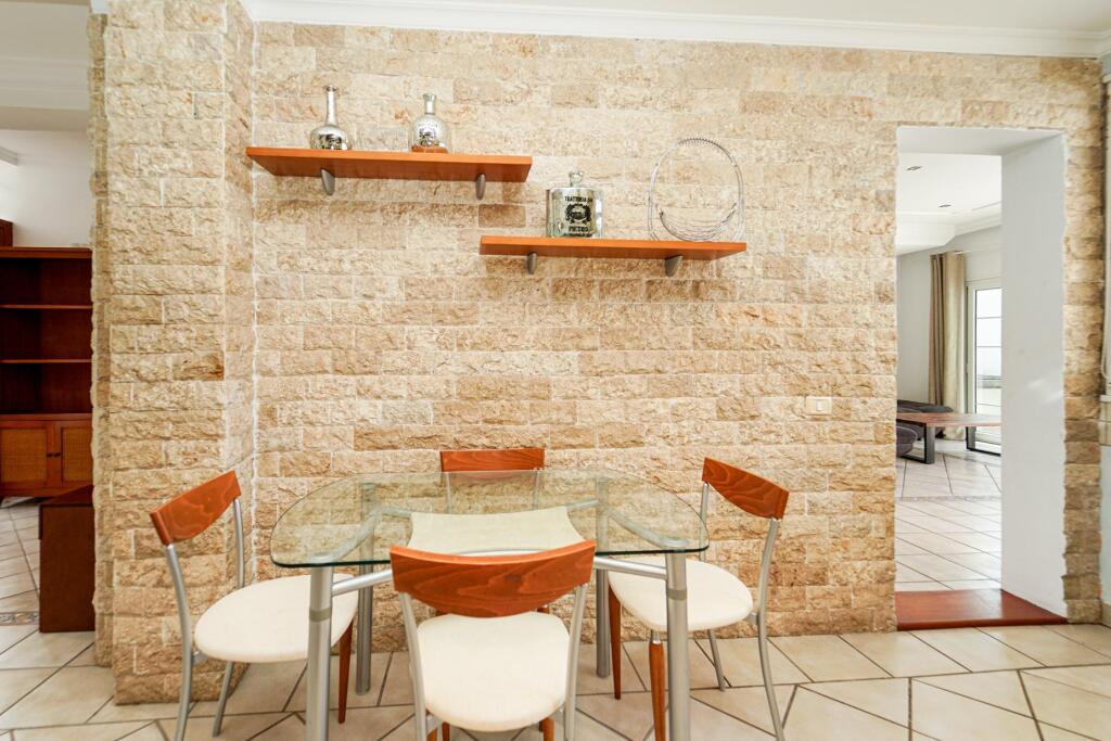 Amplia casa adosada de 6 dormitorios con apartamento indepen - foto 52