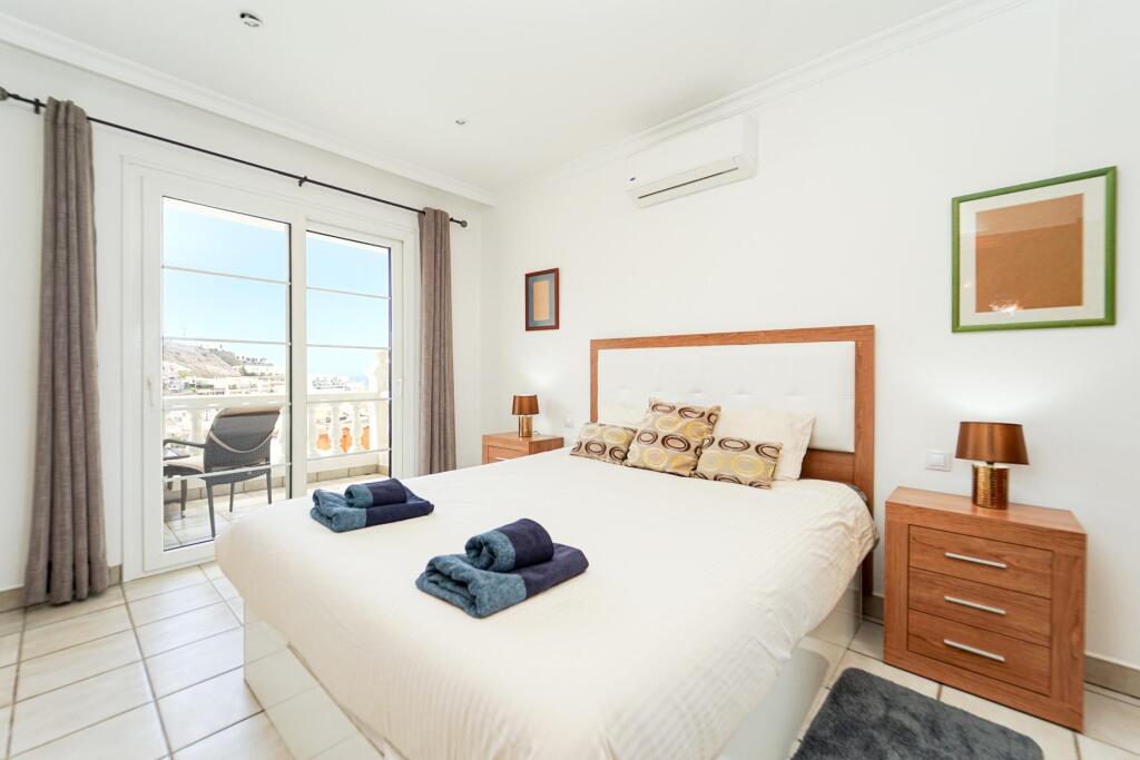 Amplia casa adosada de 6 dormitorios con apartamento indepen - foto 55