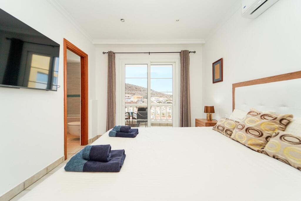 Amplia casa adosada de 6 dormitorios con apartamento indepen - foto 56