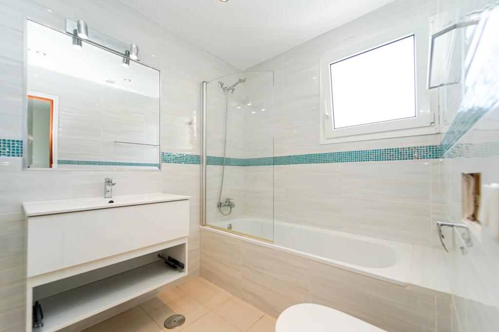 Amplia casa adosada de 6 dormitorios con apartamento indepen - foto 60