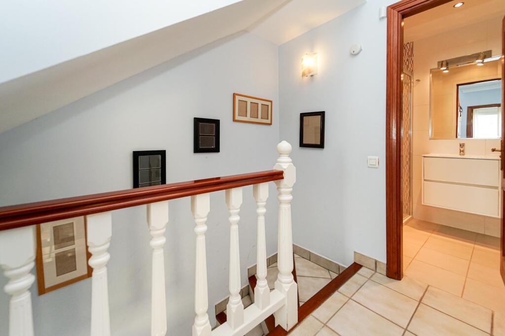 Amplia casa adosada de 6 dormitorios con apartamento indepen - foto 61