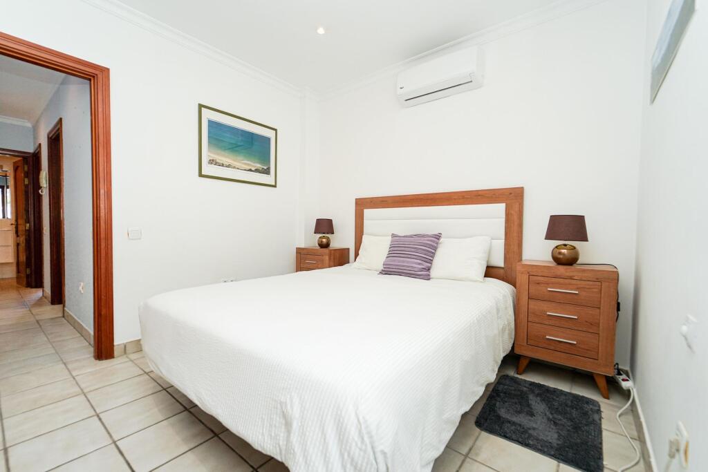 Amplia casa adosada de 6 dormitorios con apartamento indepen - foto 65