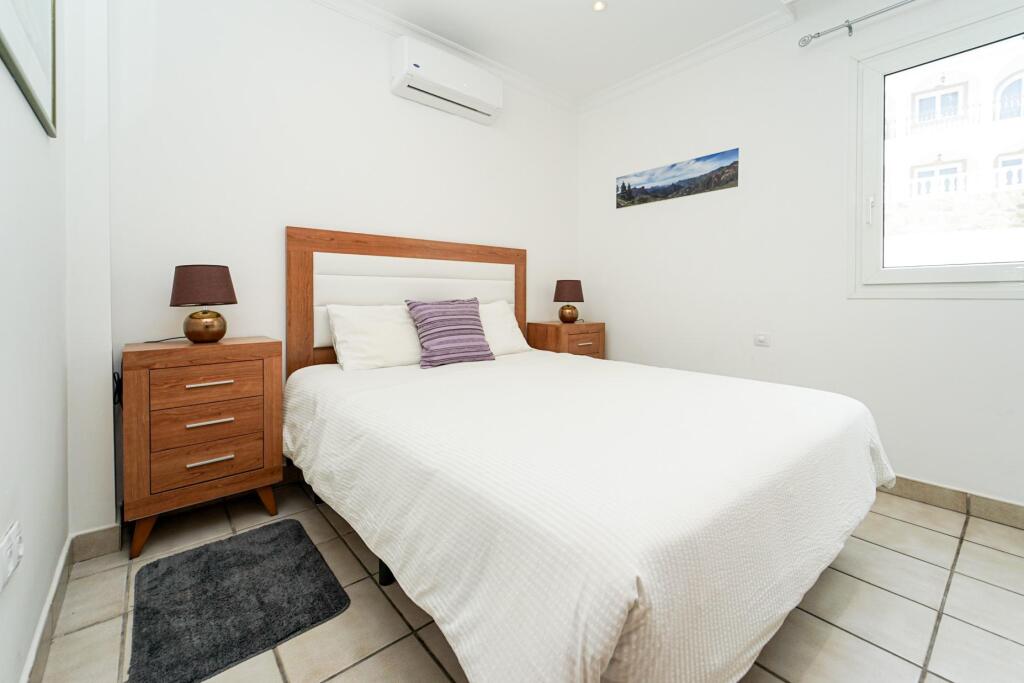 Amplia casa adosada de 6 dormitorios con apartamento indepen - foto 67