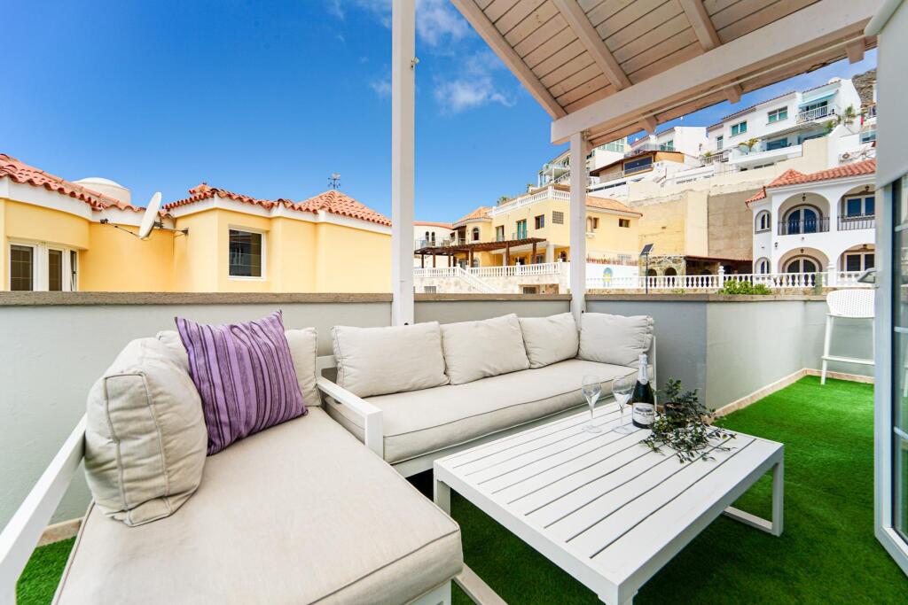 Amplia casa adosada de 6 dormitorios con apartamento indepen - foto 72