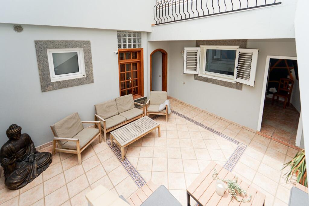 Amplia casa adosada de 6 dormitorios con apartamento indepen - foto 73